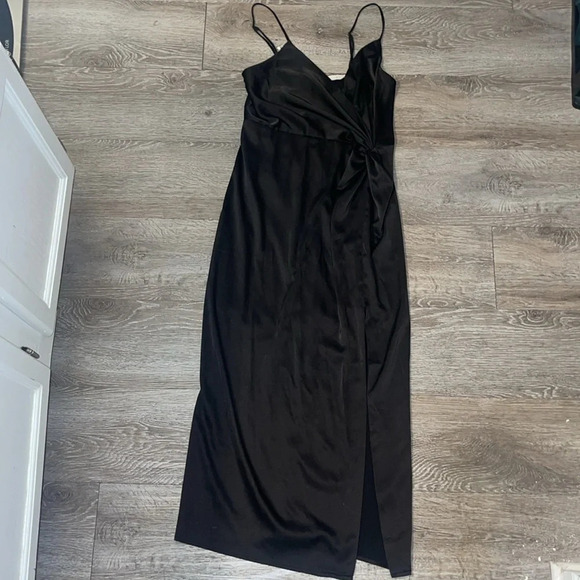 ASTR the Label Twist Front Satin Midi Dress size small black satin cocktail - Picture 4 of 8